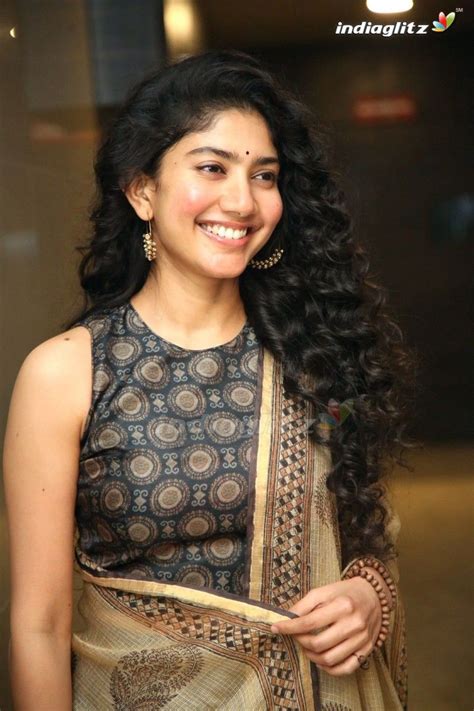 Indian actress sai pallavi photos. 245+ Sai Pallavi Images, HD Photos (1080p), Wallpapers (Android/iPhone) (2020)