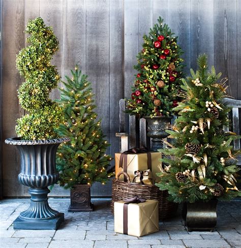 Maybe you would like to learn more about one of these? 22 Best Outdoor Christmas Tree Decorations and Designs for ...