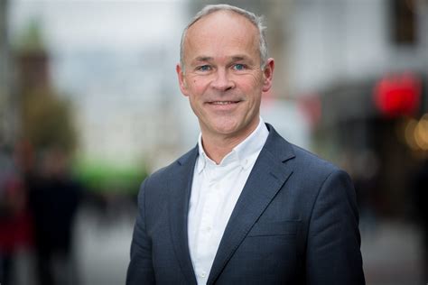 Regjeringen varsler strammere statsbudsjett for 2021 som følge av forventninger om 16 milliarder det kommer fram i statsbudsjettet for neste år, der regjeringen tegner et bilde av trangere tider i. Regjeringen innfører lov om bærekraftig finans: - Legger ...