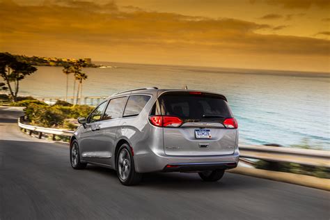 Why The Chrysler Pacifica Is Better Than Suvs