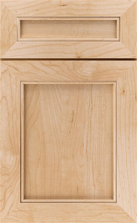 Light maple kitchen cabinets sleek lines and warm finishes create a modern room with universal appeal. Natural Cabinet Finish on Maple - Diamond Cabinetry