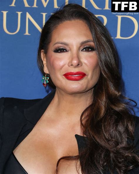 Alex Meneses Flashes Her Nude Boobs At The La Premiere Of Lionsgates