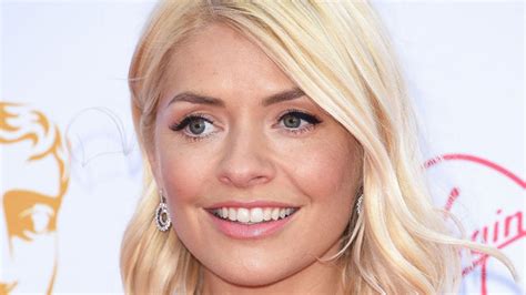 Holly Willoughby Rocks Leg Baring Mini Skirt Fans React Hello