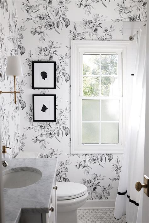Black And White Bathroom Design With Floral Wallpaper Floral Bathroom