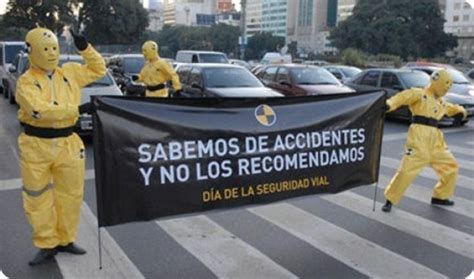 Saludamos a todos los trabajadores inspectores de tránsito reforzando el compromiso de seguir trabajando para lograr una movilidad segura basada en el respeto de las normas de tránsito. Día de la Seguridad Vial | El Diario de Buenos Aires