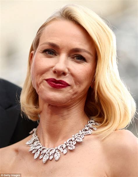 Naomi Watts Appears On The 2016 Oscars Red Carpet As Liev Schreibers