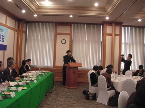 심사위원으로는 이현주 교수, 이항진 사모, 전은호 사모, 유은숙 목사, 박온순 목사, 홍소윤 목사 이현주 교수 찬송시. 안희환님의 이글루 : 동성애차별금지법 입법반대를 위한 포럼 ...