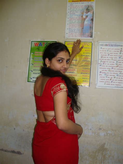 Chennai Girl In Saree Showing Her Back Hot Photos South Girls For You Indian Actress Gallery