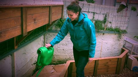 Aslen ricotta ve mozerella peynirleriyle yapılsa da ülkemizde her zaman olduğu gibi yerini kaşar peyniri. Lazanya Bahçesi - YouTube