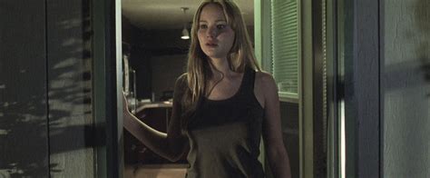 New Look At Jennifer Lawrence In House At The End Of The Street