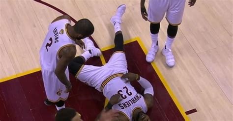 LeBron James injures his ankle during Cavs' practice
