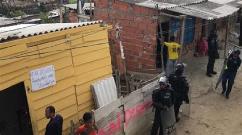 Desalojan A Familias Venezolanas Que Habían Invadido Lote En El Barrio