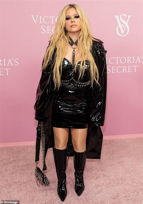 Avril Lavigne Looks Like A Chic Dominatrix In A Pvc Black Dress Newsfeeds