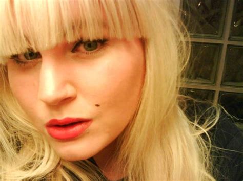 2 383 / mika the candy puppe / candy doll / モイスチャーリップエッセンス / candydoll tv 4chan s / koda. mikas