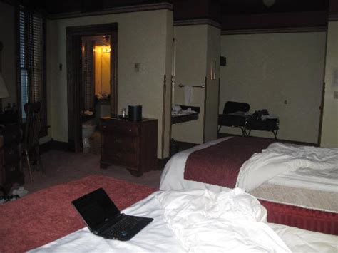 creepy room  picture  bullock hotel deadwood
