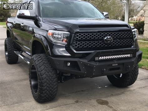 2018 Toyota Tundra Fuel Maverick D538 Readylift Suspension Lift 8in