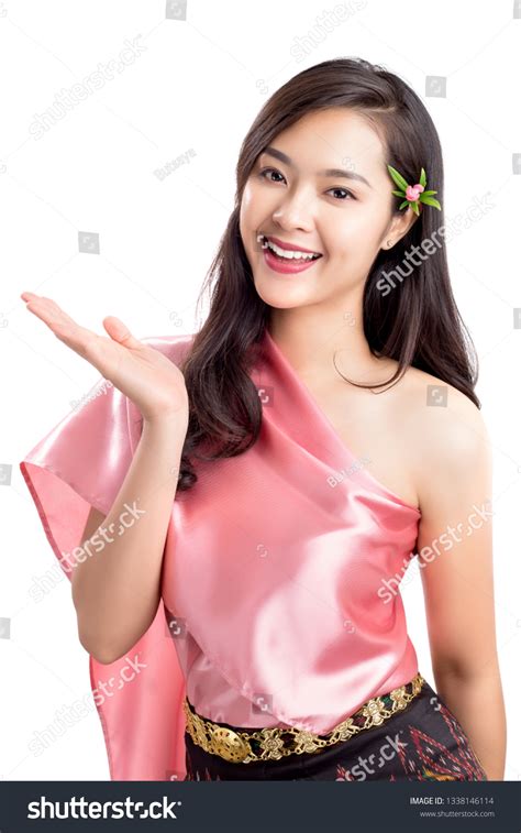 ภาพ ภาพสต็อก วัตถุ 3 มิติและเวกเตอร์เกี่ยวกับ ผู้หญิงไทย ใส่ผ้าถุง Sexy