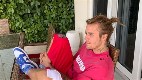 justin bieber accused of cultural appropriation for dreadlock hair look good morning america