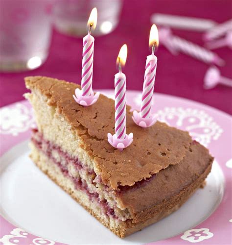 Gâteau d anniversaire à la confiture de framboises