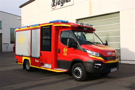 Entgegen der fahrtrichtung sind zwei sitzplätze mit atemschutzgerätehalterungen. ZIEGLER TSF-W an die Stadt Pirna für die OF Neundorf ...
