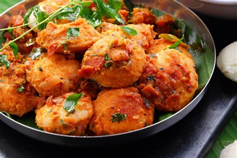 Madras Street Food Style Fry Idli Idly Fry With Leftover Idlis How To Make Idli Fry Vismai