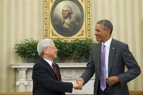 16:52 vì việt nam thịnh vượng 17 689 просмотров. Obama Greets Vietnam's Communist Party Chief at White House - WSJ