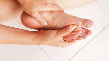 Jangan lupa untuk membookmark sakit ibu jari kaki sebelah kanan menggunakan ctrl d (pc) atau command d (macos). Telapak Kaki Kiri Sakit Saat Berjalan - Seputar Jalan