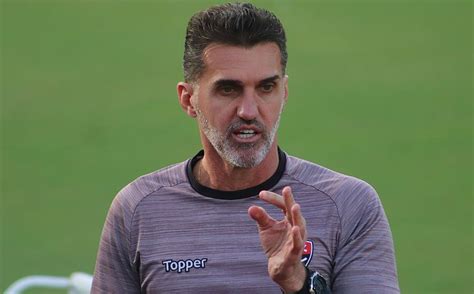 Globo (rj, ba, pb, al, pi, pa), sportv 2 (menos rj) e premiere. 'Esse foi o pior jogo do Vitória na temporada', avalia ...