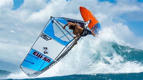 In 1976, he won his first overall world championship title, at the age of 13. Planche de windsurf Naish Mad Dog 2019