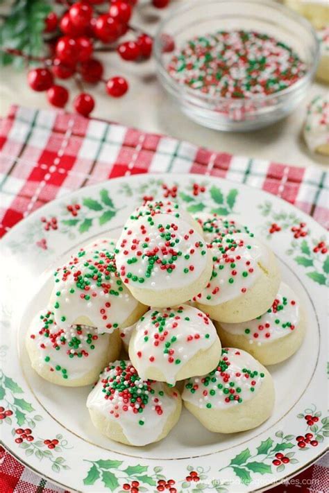These cookies need to be on your holiday cookie tray! Italian Christmas Cookies Anise | Christmas Cookies