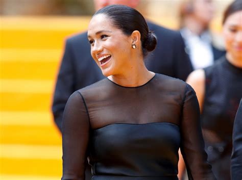 Omg We Love This Wayback Wednesday Photo Of Duchess Meghan Posing With