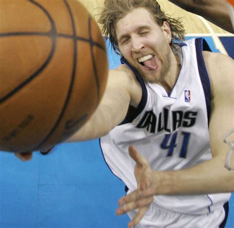 Basketball Dirk Nowitzki Mit Punkten Beim Maverick Sieg Welt