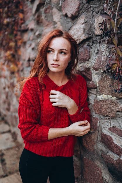 Premium Photo Beauty Ginger Woman With Freckles Outdoors In Autumn Park