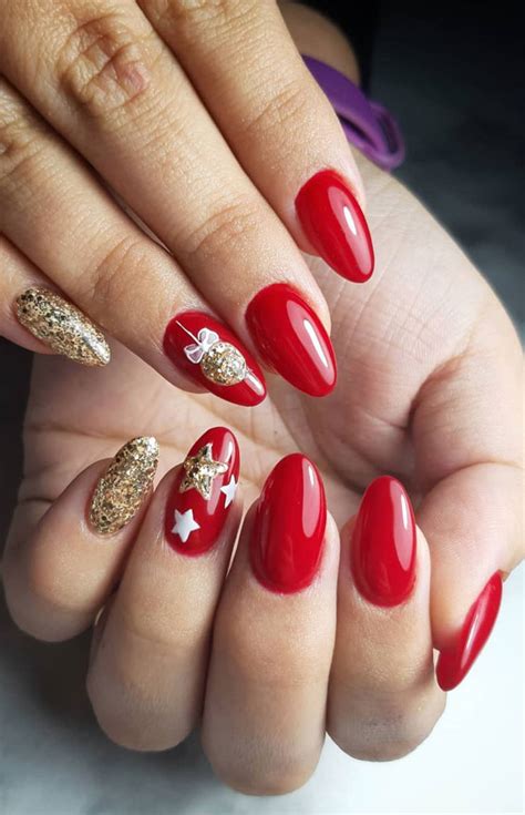 Christmas Gel Nails Red And Gold The Red Color Is Bold Feminine And