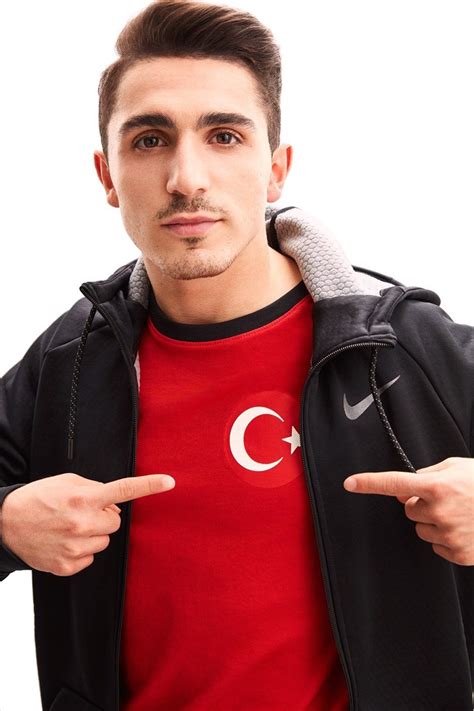 A milli futbol takımımızın uefa uluslar ligi ve 2020 avrupa haberturk.com ekibi olarak türkiye'de ve dünyada yaşanan ve haber türk milli takımı'nın 95 yıllık tarihinden izler taşıyan formalar. A Milli Futbol Takımı'na yeni forma | NTV