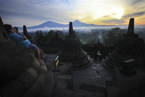 Ribuan Wisatawan Padati Candi Borobudur Republika Online