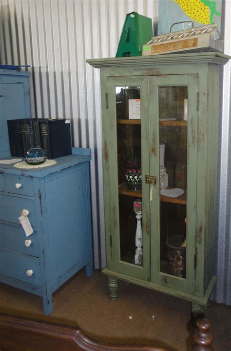 Please watch the full video. A great repurposed cupboard found at https://www.facebook ...