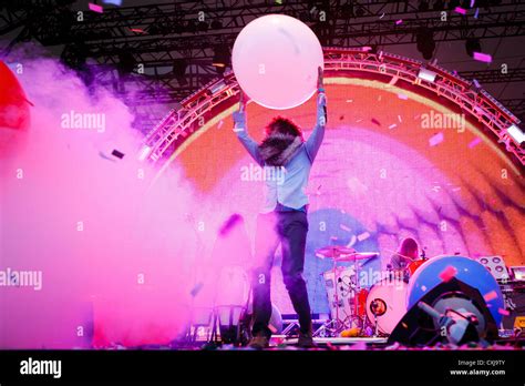 Flaming Lips Performing On Stage At The Eden Sessions At The Eden