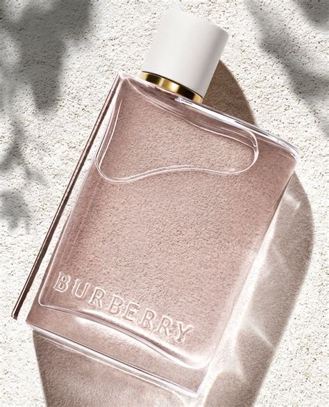 Estée lauder beautiful magnolia от oleksa. Burberry Her Blossom Perfume Review, Price, Coupon ...