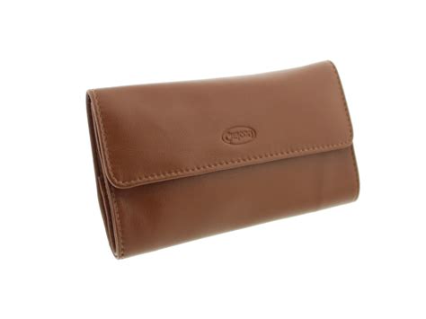 Elle conservera tout l'arôme de tabac à rouler et distribuera vos feuilles à cigarettes ! Blague à tabac Chacom en cuir marron CC004H - MF Cadeaux