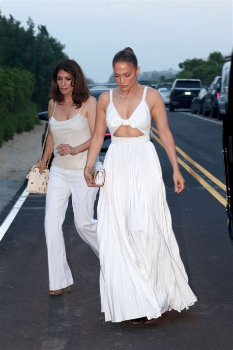 Jennifer Lopez Arrives At Michael Rubins 4th Of July Bash In New York