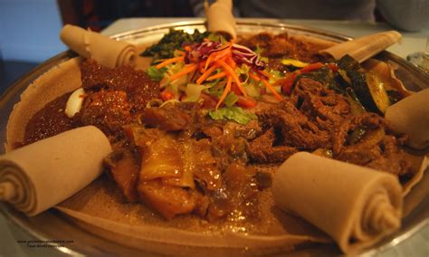 Recette de plat ethiopien mesir wat aux lentilles corail épicées revisitée avec l'ajout de patates douces qui rappelle le curry. Province canadienne: Le nil bleu - restaurant éthiopien