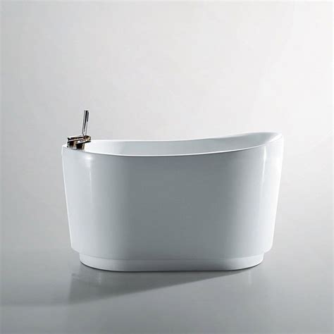 Mini bathtub and shower combos for small bathrooms go a long way to mitigating the problem of a small bathrooms, it's an important choice for a remodel or new build. Petite Baignoire Sabot Petite Baignoire Ilot Baignoire ...