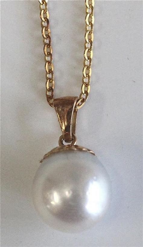 18ct Gold South Sea Pearl Pendant With Chain Pendants Lockets Jewellery
