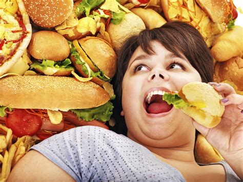 La obesidad es un aumento de la proporción del tejido adiposo en relación con el peso corporal total, y se asocia a dieta inadecuada y sedentarismo. Alimentación y deporte: Obesidad y sobrepeso