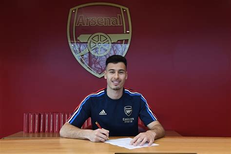 gabriel martinelli signs new long term arsenal contract