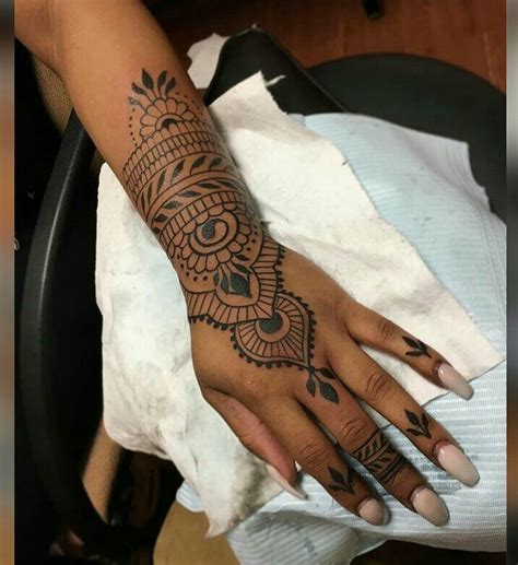 Check spelling or type a new query. @Areeisboujee | Dark skin tattoo, Black henna, Henna hand ...