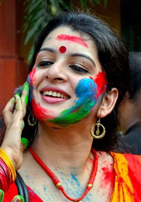 Pin By Vinoth Kumar On Girls At Holi Festival Holi Girls Beauty Hacks Lips Beautiful Girl Body