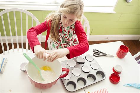 Those christmas baking recipes i've passed down to my children as well as introduced some more and now my kids look forward to christmas and spending time in the. 2 Baking Projects With Kids - Discover