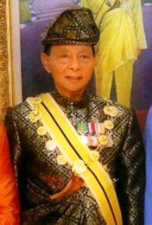 He is the youngest of ten children of the late tengku arif bendahara ibrahim ibni sultan abu tengku amir is also his father's youngest son from his third wife, czarina binti abdullah. BENTARA MANGKU BUMI: YAM TENGKU ARIF BENDAHARA PAHANG MANGKAT